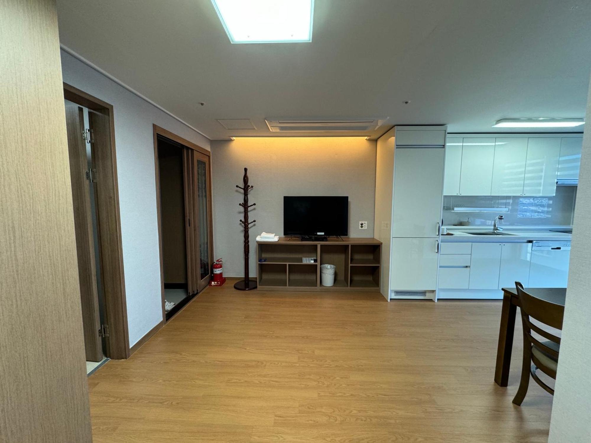 Residence Hotel K Okpo Geoje Bagian luar foto